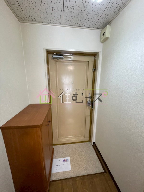 シロハイヌ新大阪 玄関