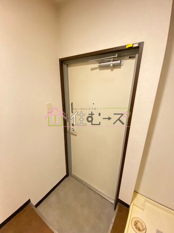 ミストラル本町ウエスト 玄関