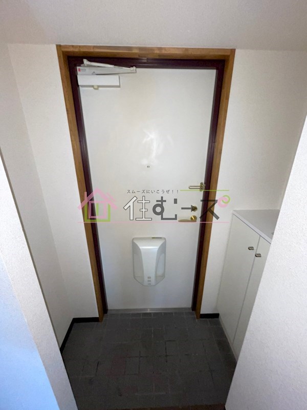 ドミール桜川 玄関