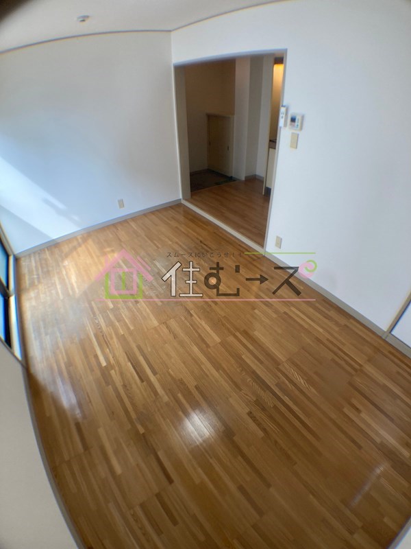 フロントビュー八阪 リビング