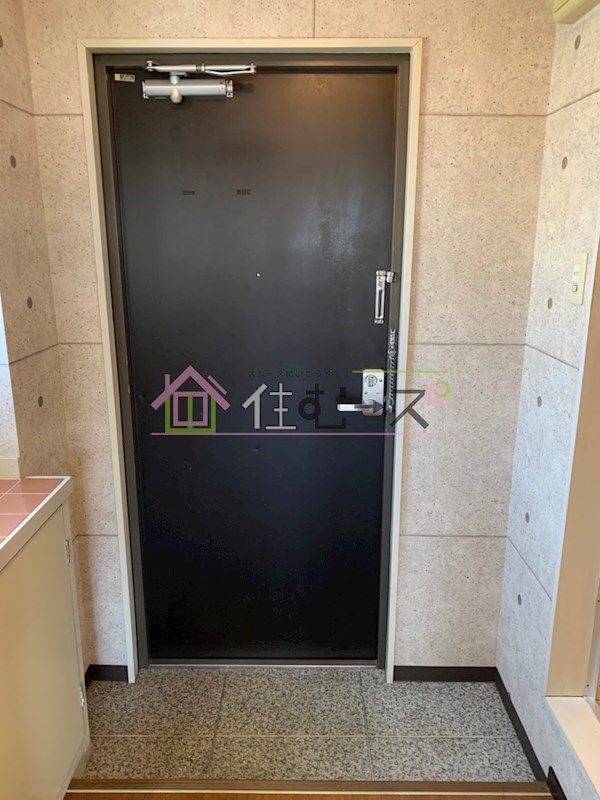 ハイツ五條 玄関