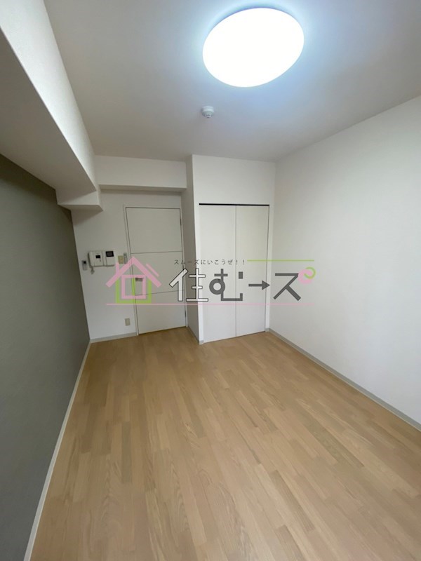 グラマシー心斎橋東 リビング