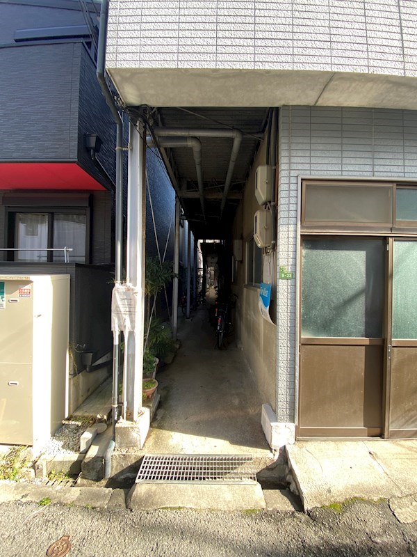 白井荘 エントランス