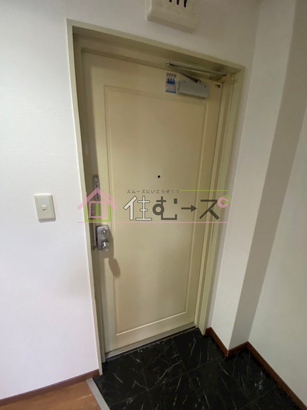 グレース小松 玄関