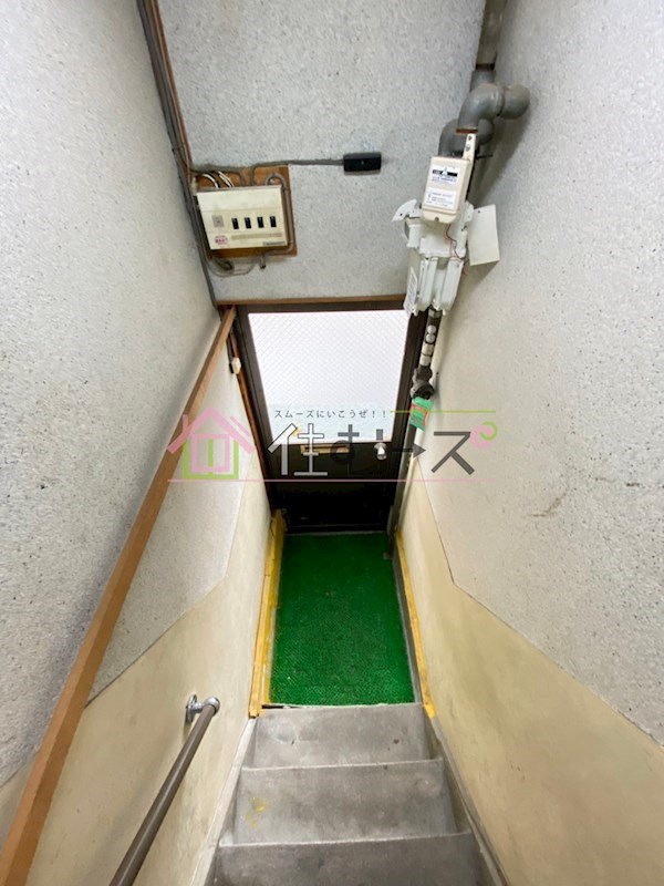 天下茶屋東2丁目貸家 玄関
