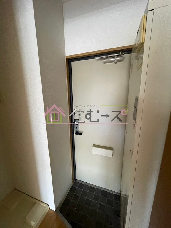 ボンジュール九条南 玄関