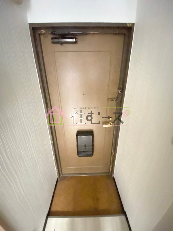 カムネス経大前 玄関