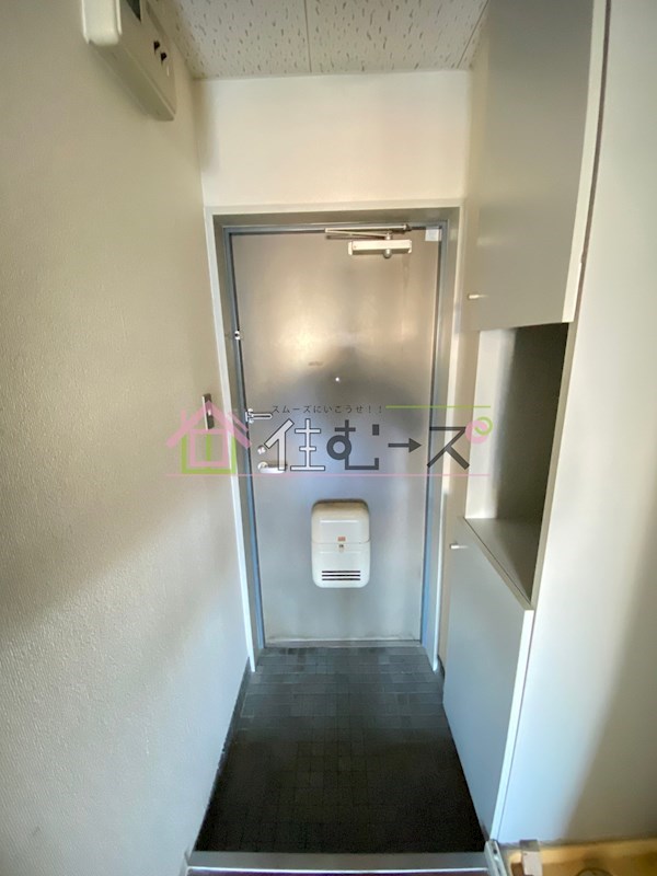 メゾン・ド・シャルジェ 玄関