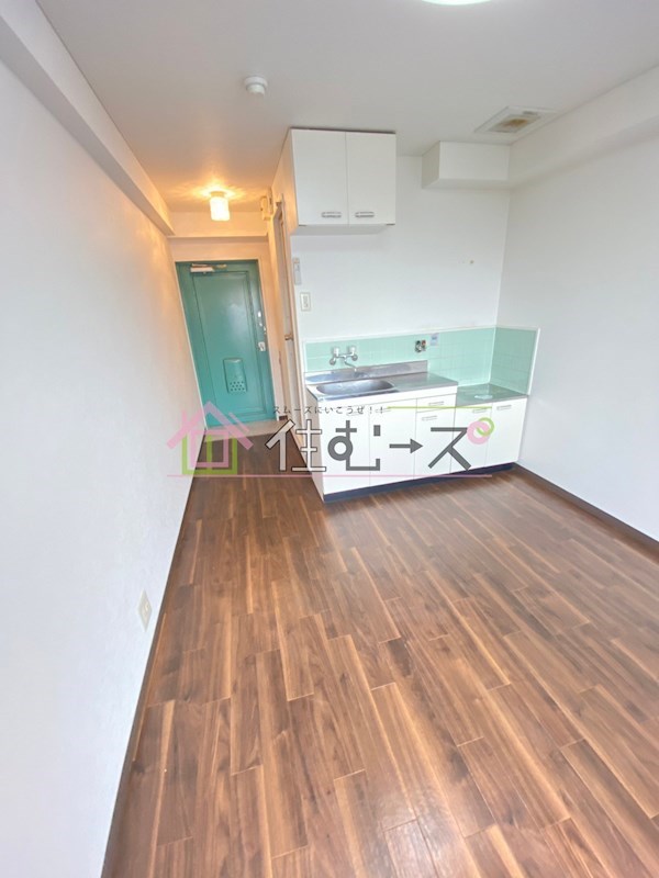 ロイヤル三津屋 リビング