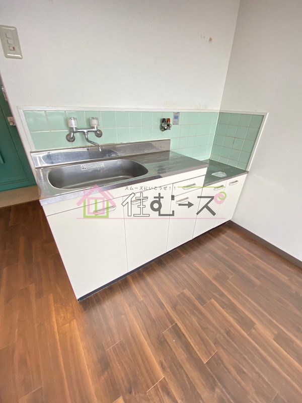 ロイヤル三津屋 キッチン