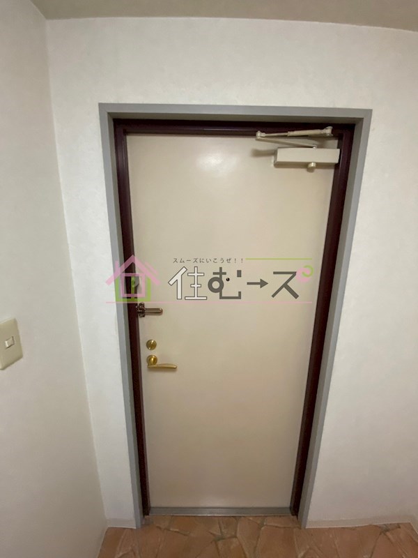 リバティ京橋 玄関