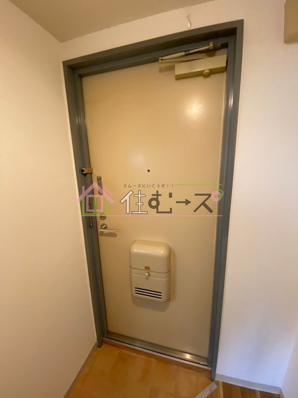 フレール西田辺 玄関