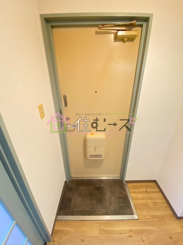 オズレジデンス新大阪 玄関