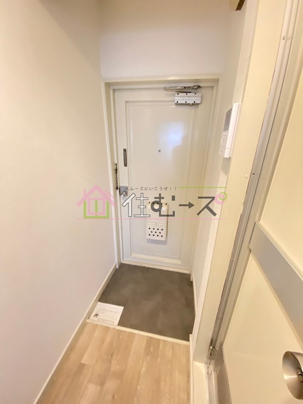 ストロング第3新大阪 玄関