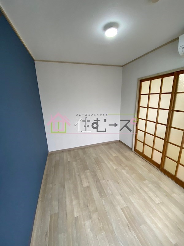 ロイヤル西加賀屋 リビング