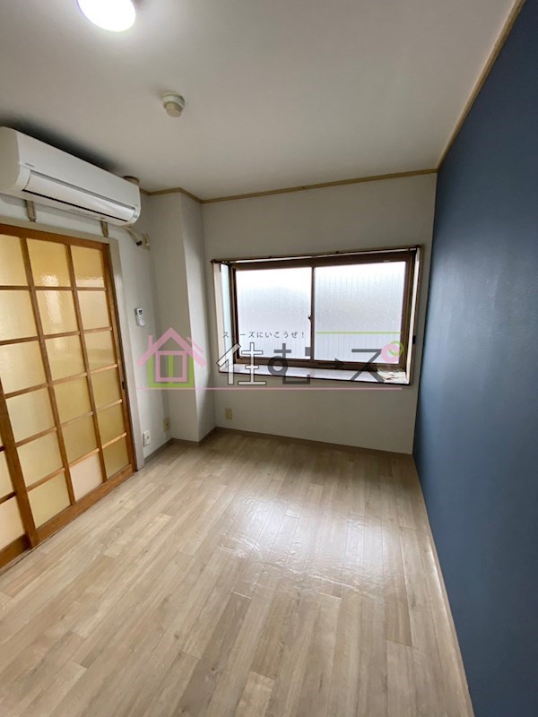 ロイヤル西加賀屋 ベッドルーム