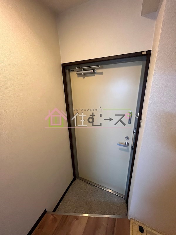 ミストラル本町ウエスト 玄関