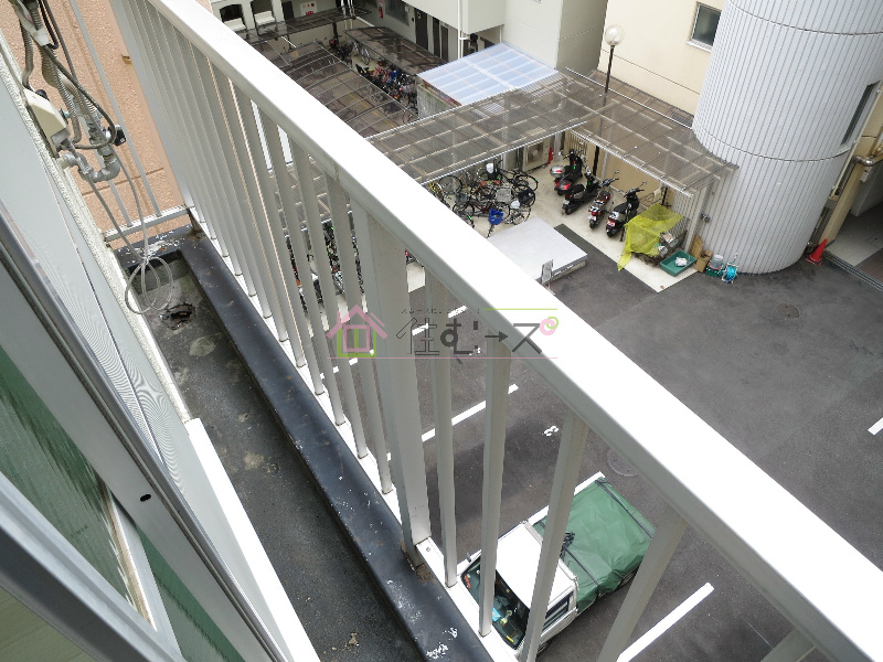 新大阪ロイヤルハイツ ベランダ