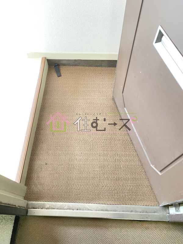 ジュネス塚本 玄関