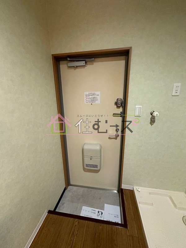 レスポワル新町 玄関