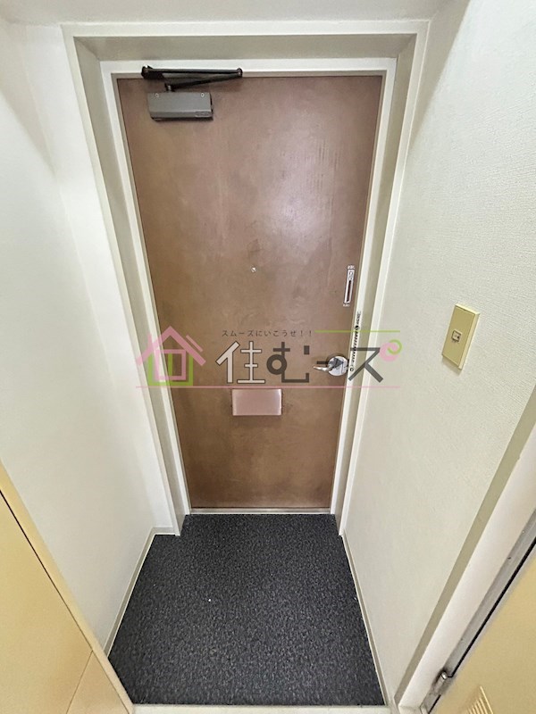 メゾン第5新大阪 玄関