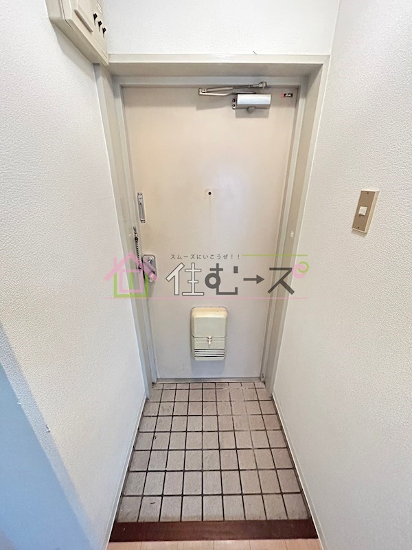 新大阪野元ビル 玄関
