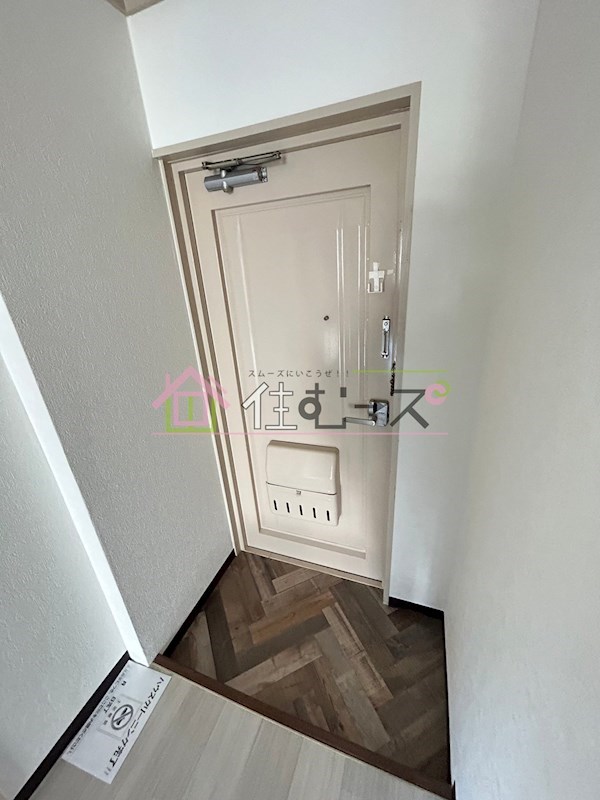 エイト新町 玄関