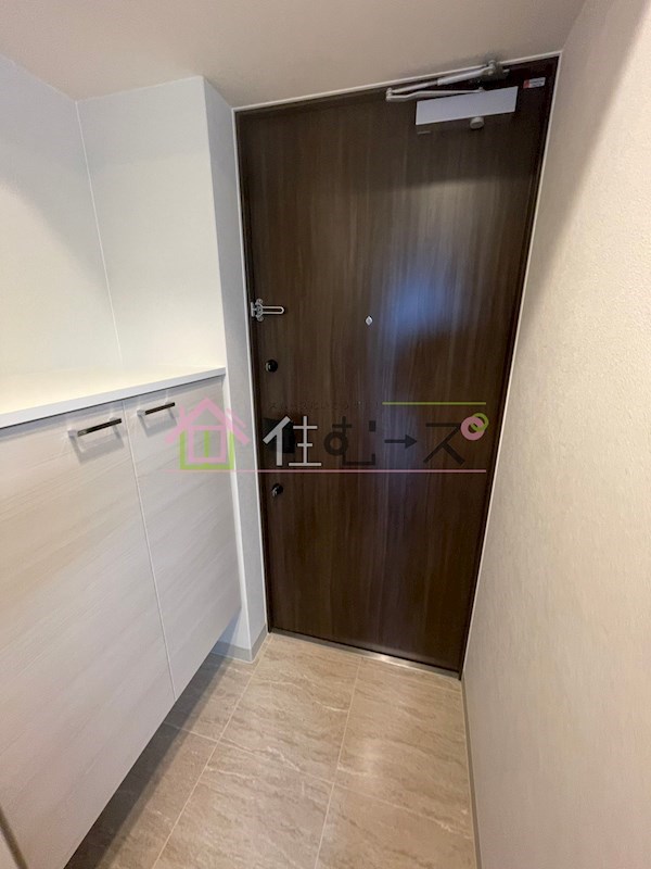 ファーストフィオーレ九条 玄関