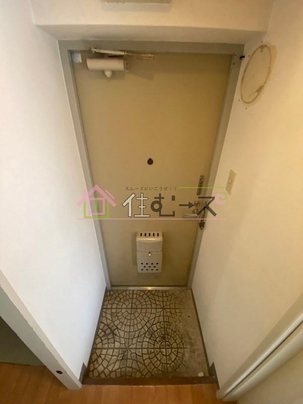 グラン・ビルド渡辺Ⅰ 玄関