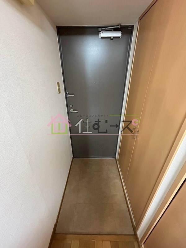 エル・セレーノ九条 玄関