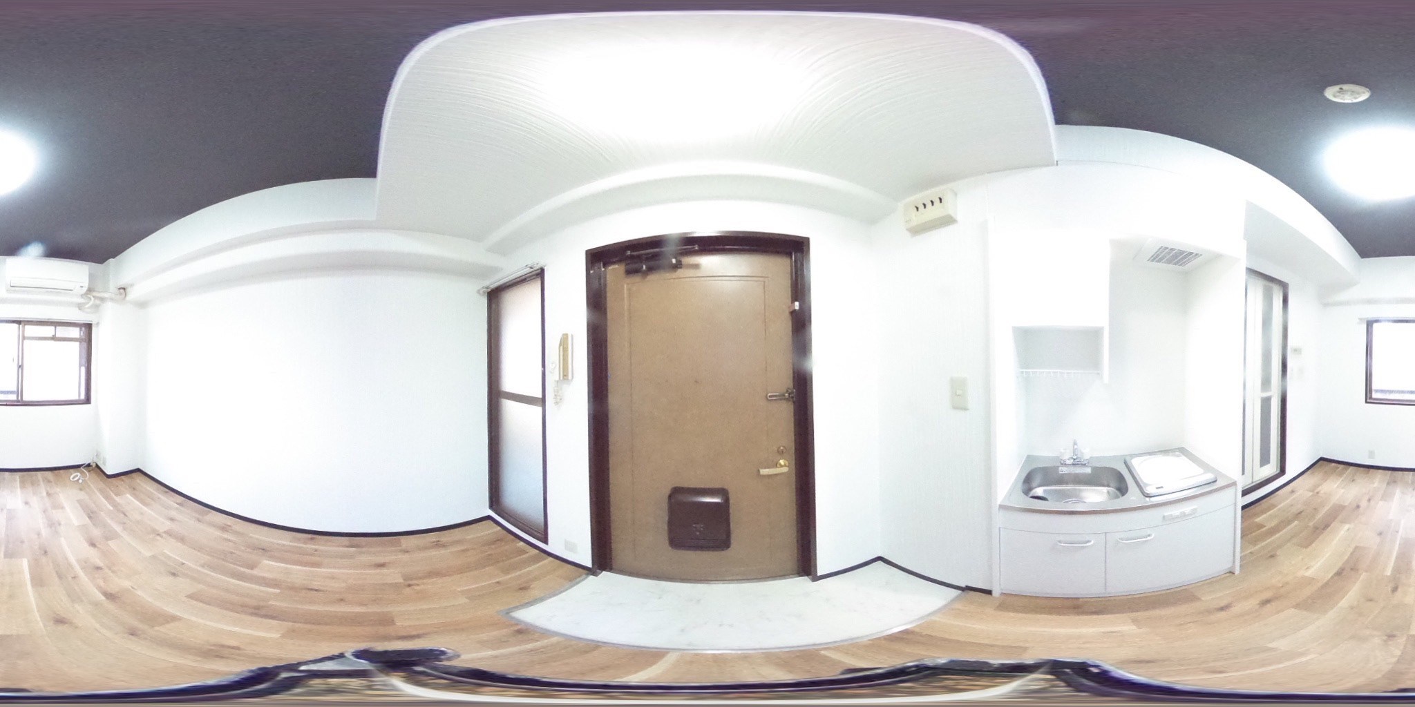 カムネス経大前 玄関