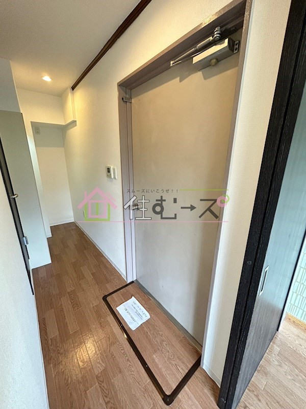 キューブ平野 玄関