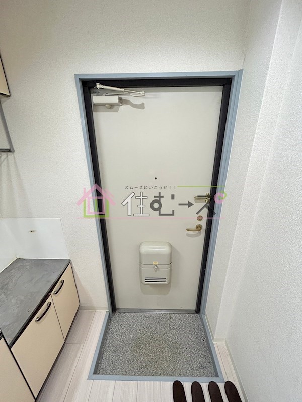 パインハイツ新大阪 玄関