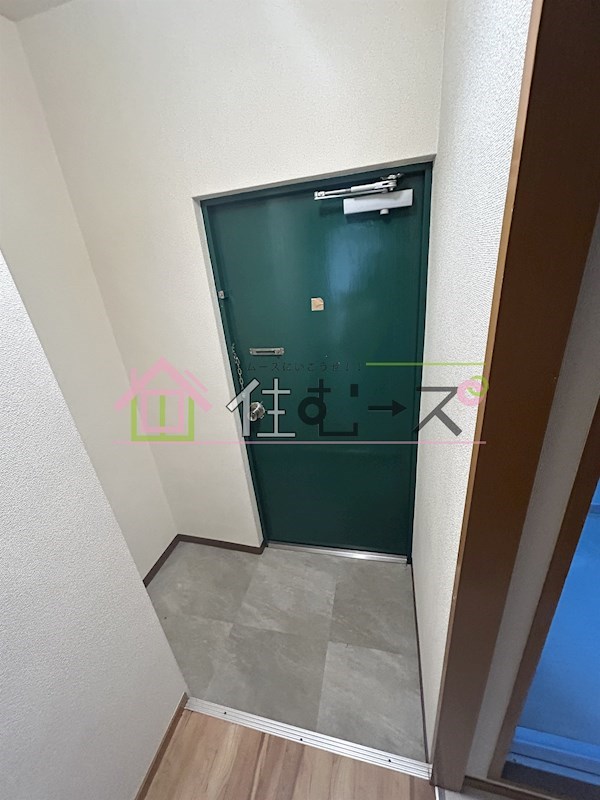 リブロン和泉町 玄関