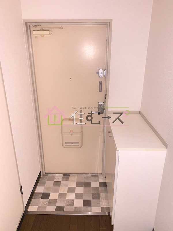 マンション谷 玄関