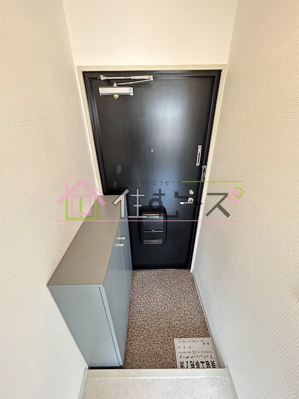 ロイヤルマツイ 玄関