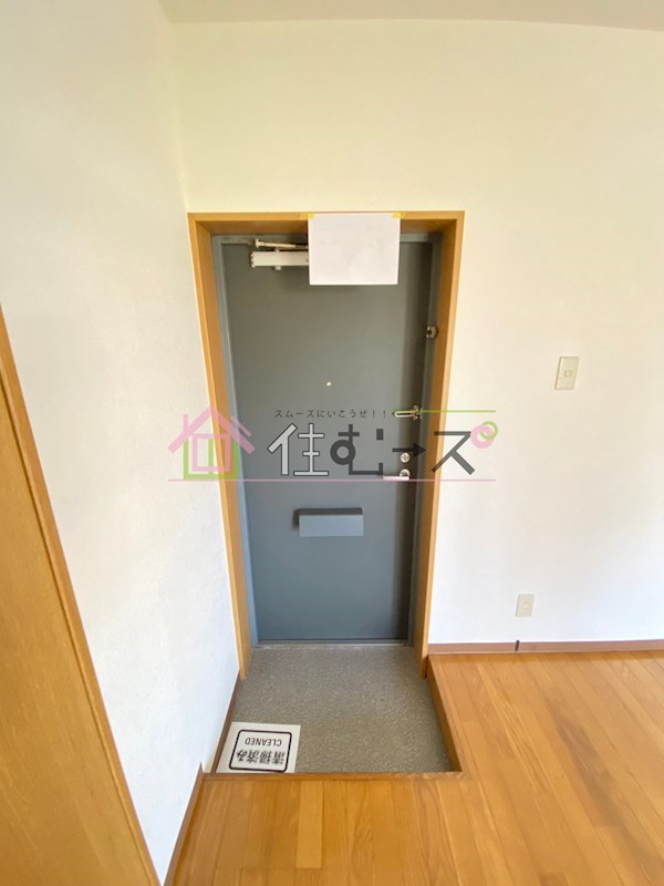 ヒルズハイツ嶺 玄関