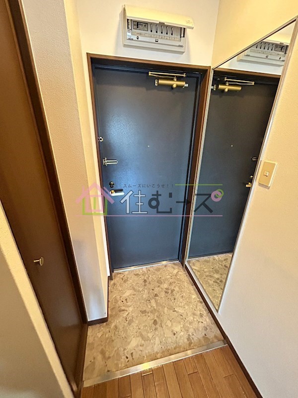 クレール谷町 玄関