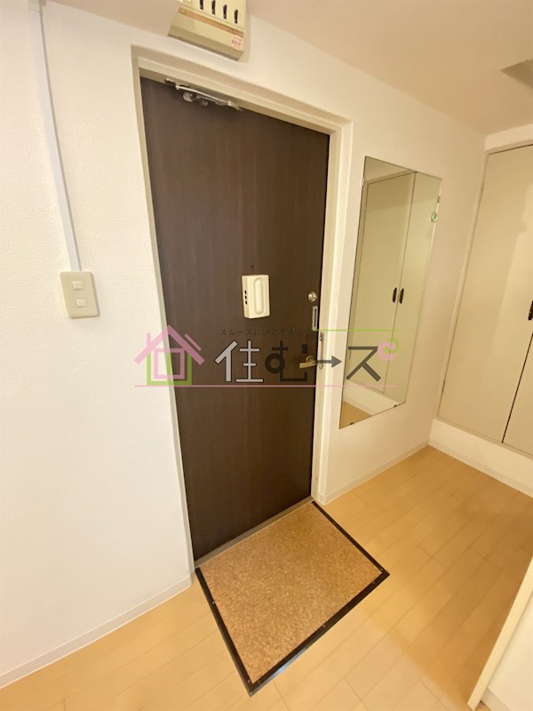 メゾン新大阪北 玄関