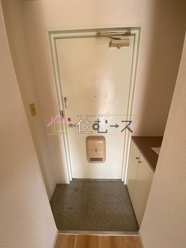 メゾン新今里 玄関