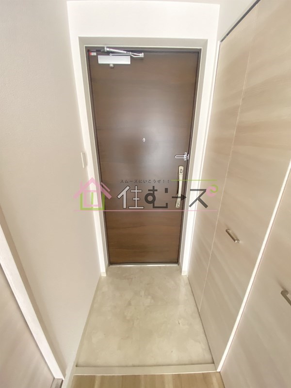 コーラルポワント難波west 玄関