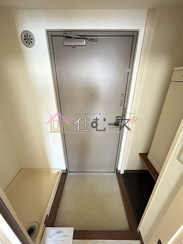 レヴェ北田辺 玄関