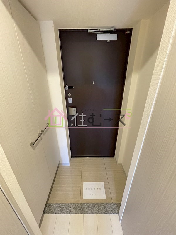 レジュールアッシュ　ウエストレジス 玄関