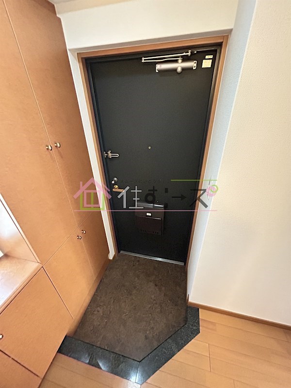 プレサンス東本町 玄関