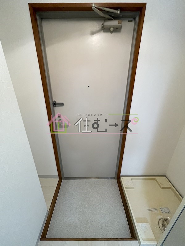 マンション輝 玄関