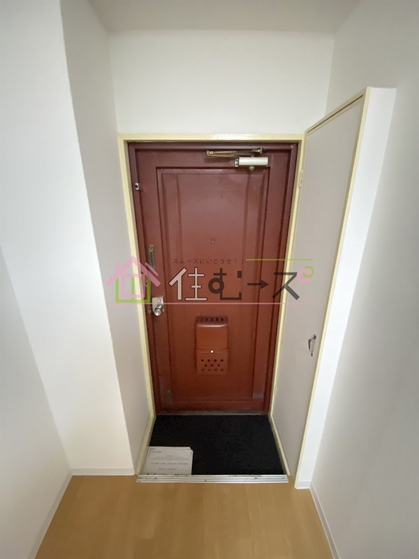 ロイヤル小路 玄関