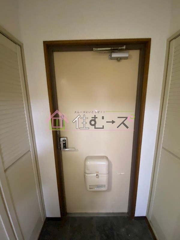 三明ハイツ 玄関