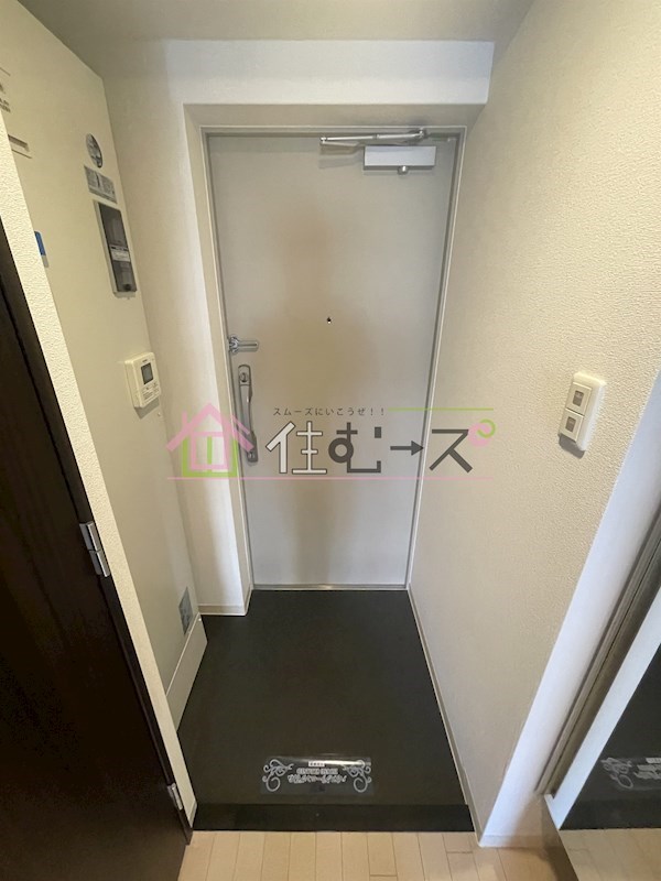 クリスタルブライト谷町 玄関