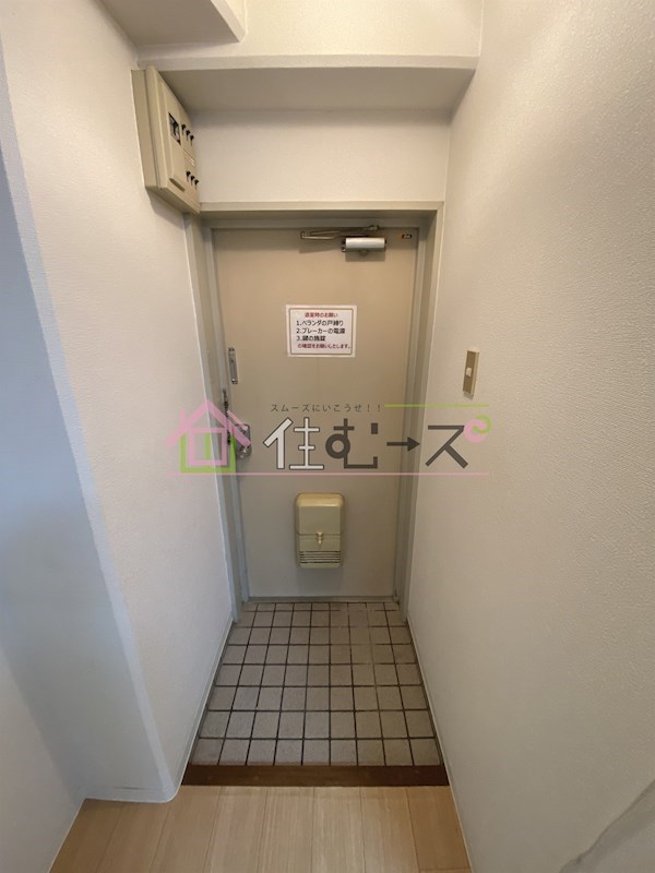 新大阪野元ビル 玄関