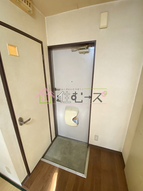 平和ハイツ 玄関